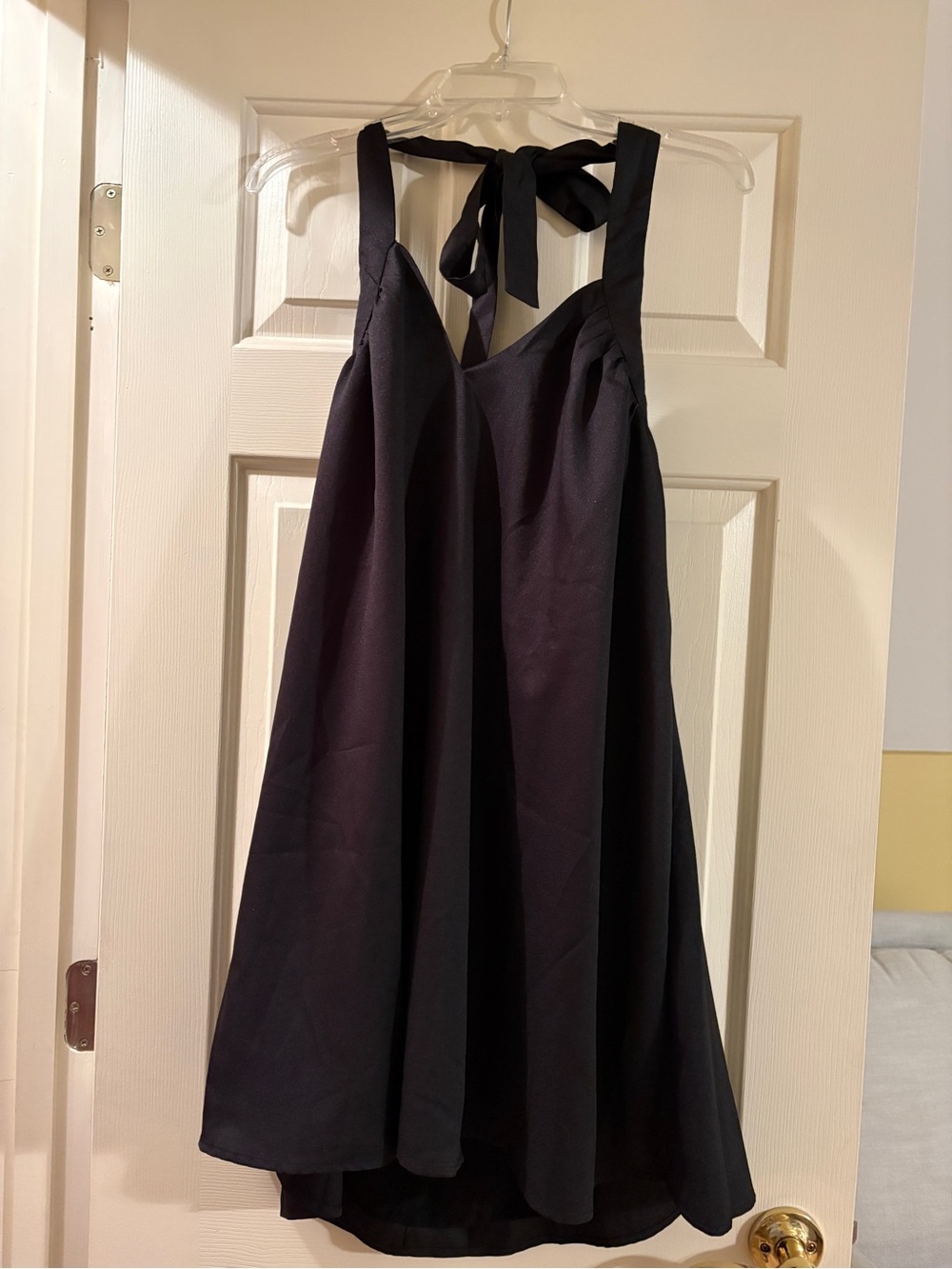 VICI black open back mini dress with tie neck detail. Size L. Great condition.